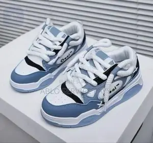 Chaussures Disponible