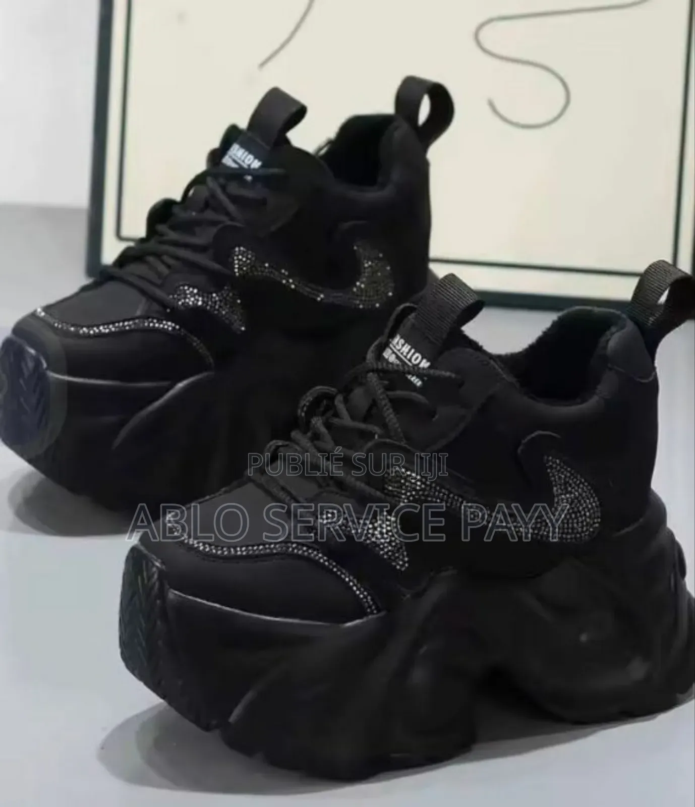 Chaussures Disponible