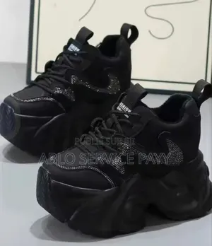 Chaussures Disponible