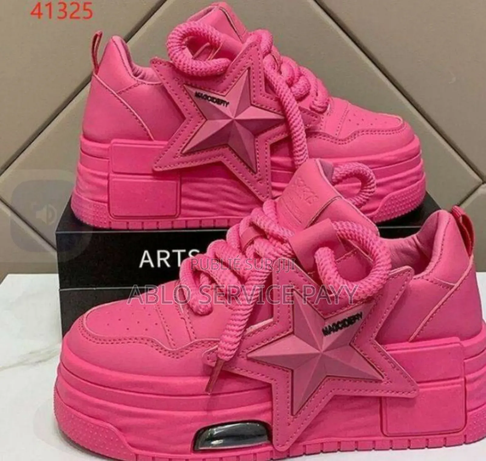 Chaussures Disponible