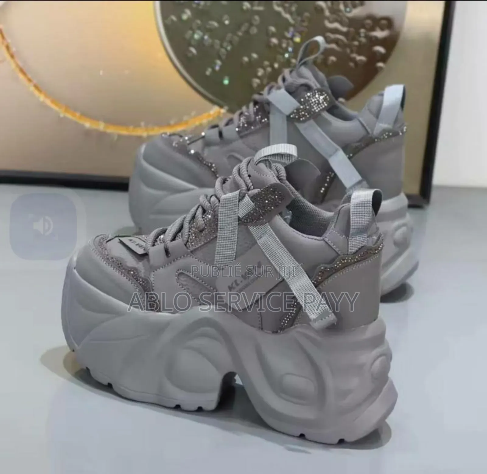 Chaussures Disponible