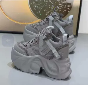 Chaussures Disponible