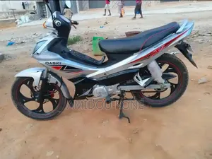 Nouveau KTM Duke 125 2025 Beige