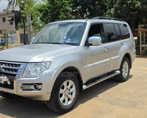 Mitsubishi Pajero V80 3.2 DI-D 2020 Blanc cassé