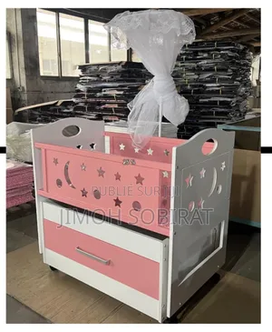 Berceau Bébé en Bois Naturel – Balancelle Douce Éveillée