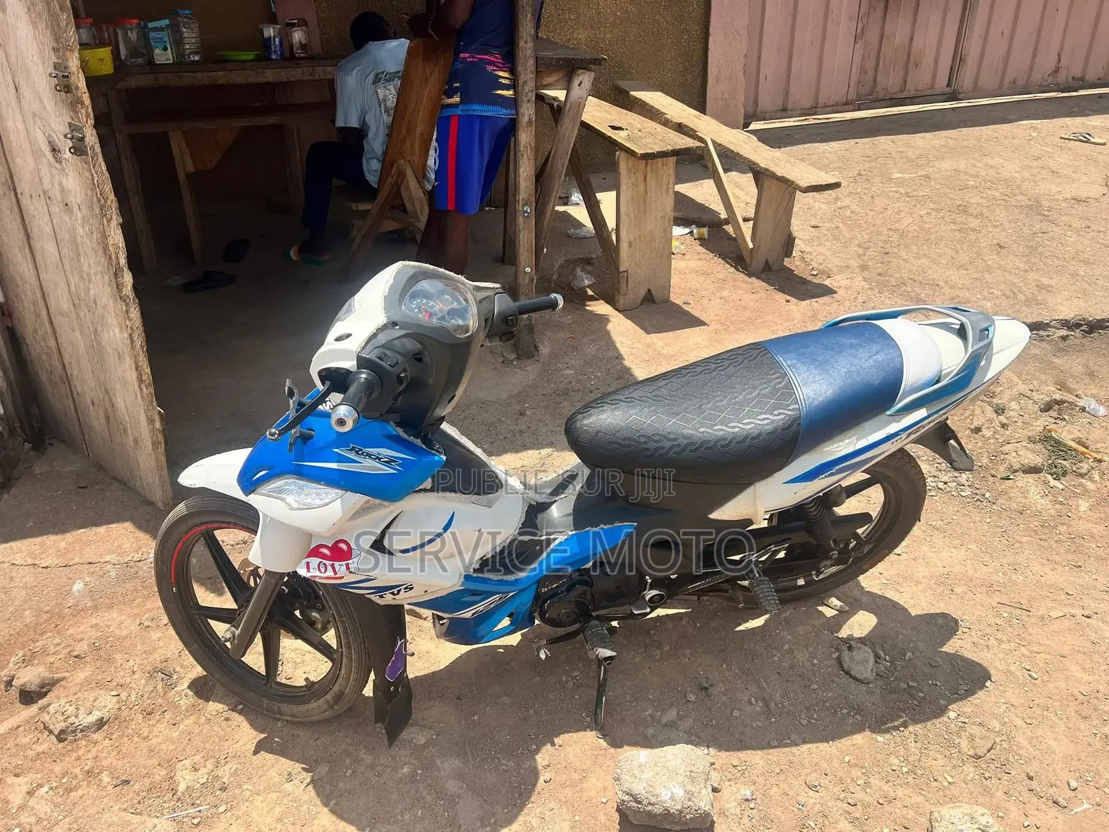 Nouveau TVS Rockz 125 2022 Blanc