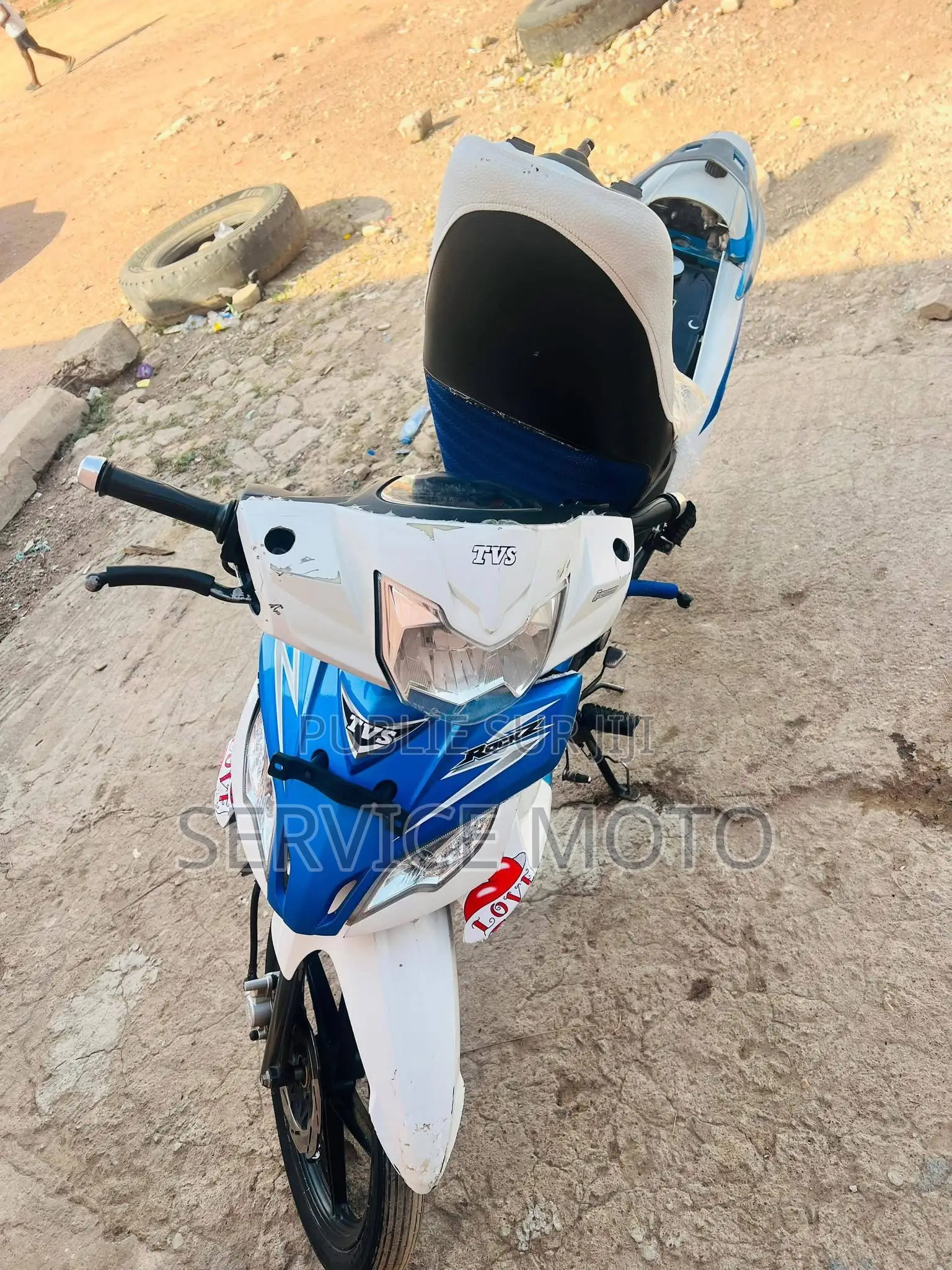 Nouveau TVS Rockz 125 2022 Blanc