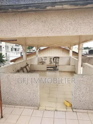 8chbre Duplex dans Francis Gweh, Cocody à Vendre
