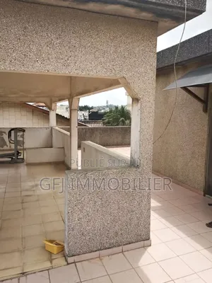 8chbre Duplex dans Francis Gweh, Cocody à Vendre