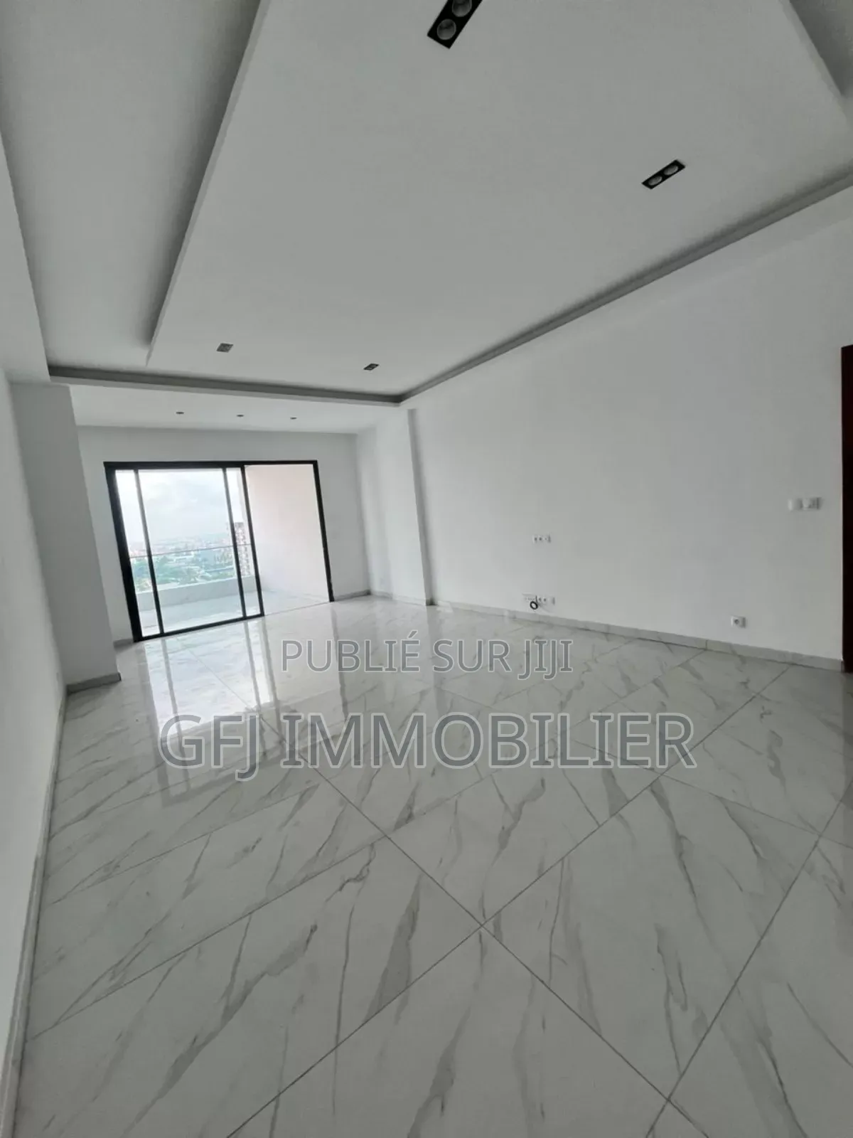 3chbre Appartement dans Francis Gweh, Cocody à Vendre