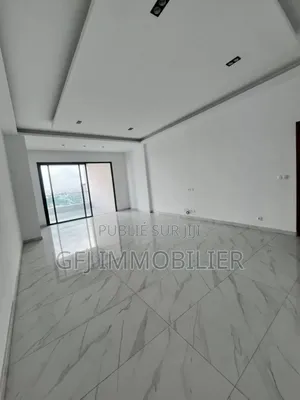 3chbre Appartement dans Francis Gweh, Cocody à Vendre