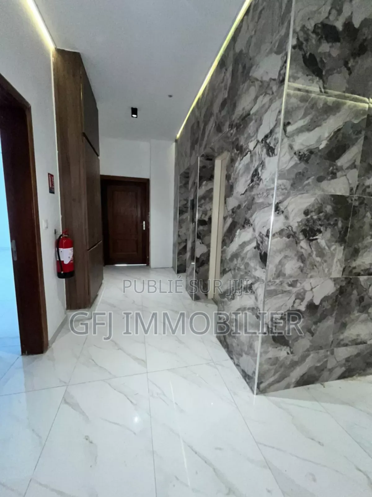 3chbre Appartement dans Francis Gweh, Cocody à Vendre