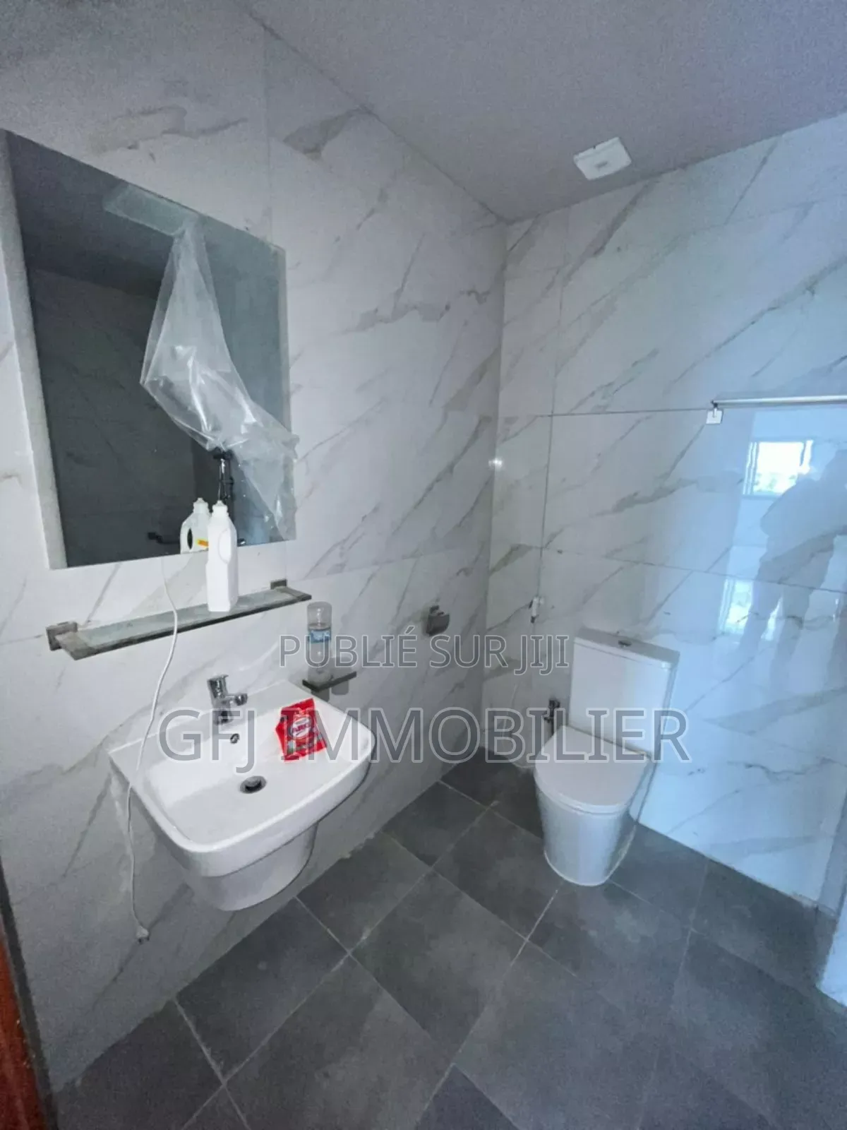 3chbre Appartement dans Francis Gweh, Cocody à Vendre