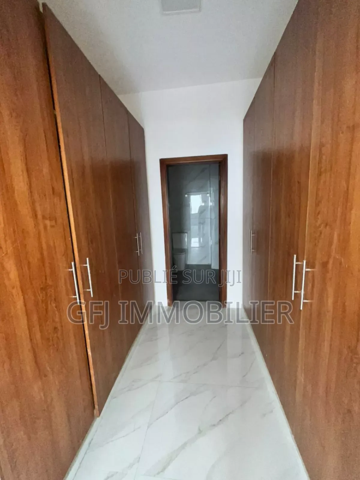 3chbre Appartement dans Francis Gweh, Cocody à Vendre