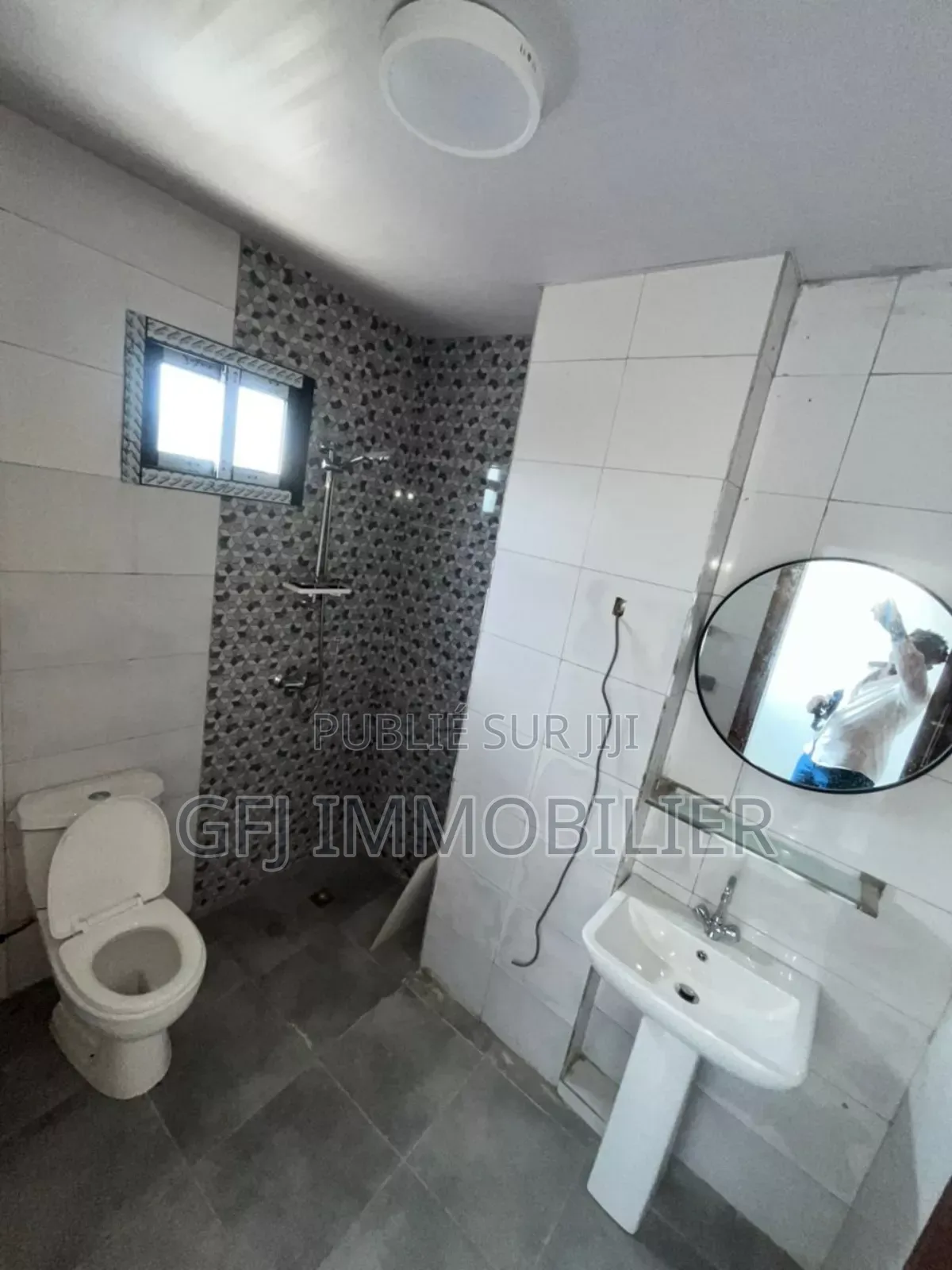 3chbre Appartement dans Francis Gweh, Cocody à Vendre