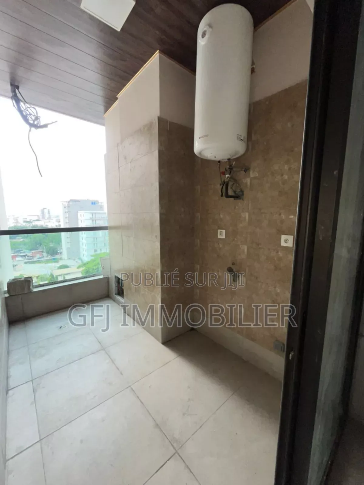 3chbre Appartement dans Francis Gweh, Cocody à Vendre