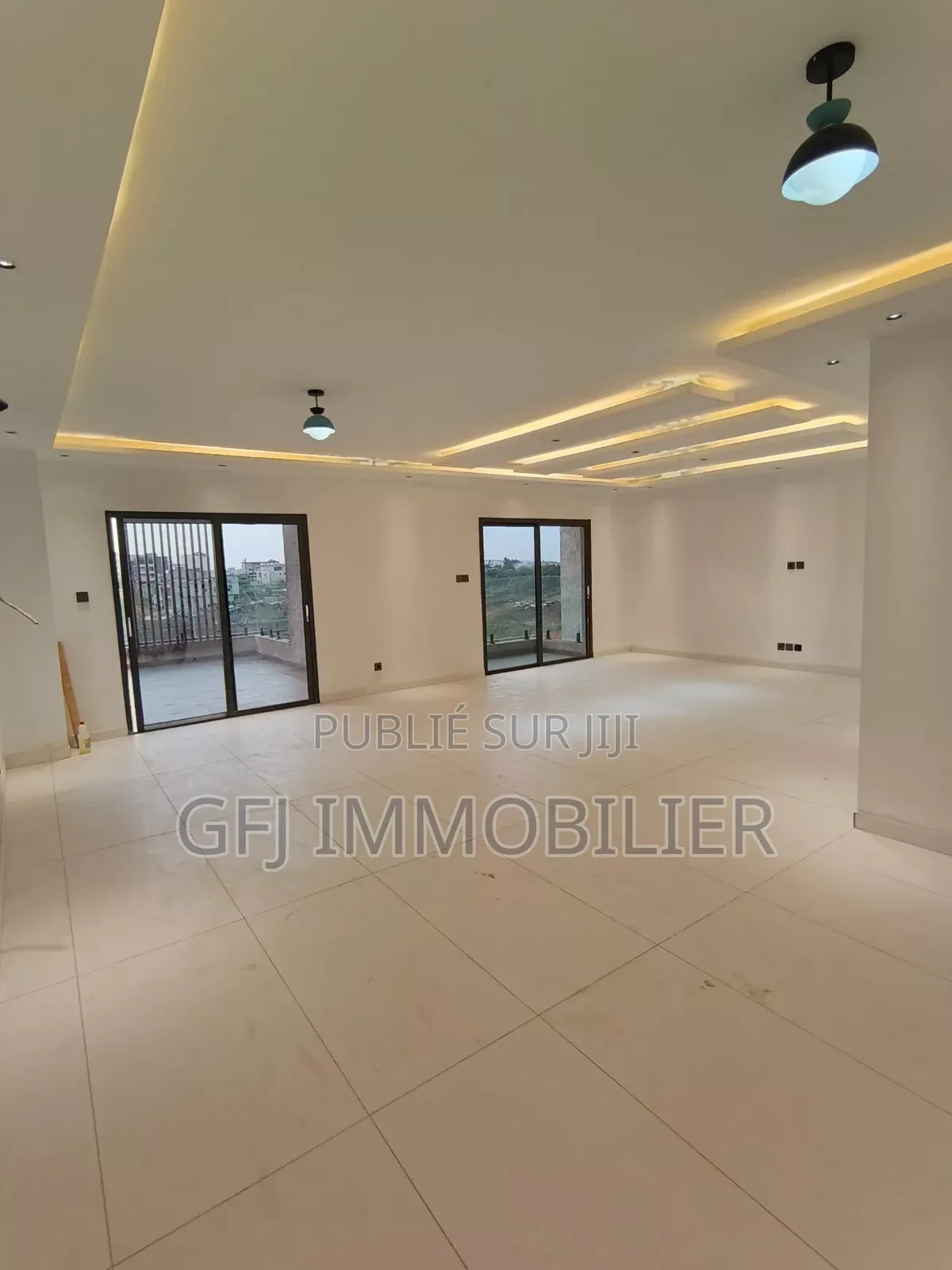 5chbre Duplex dans Francis Gweh, Cocody à Vendre