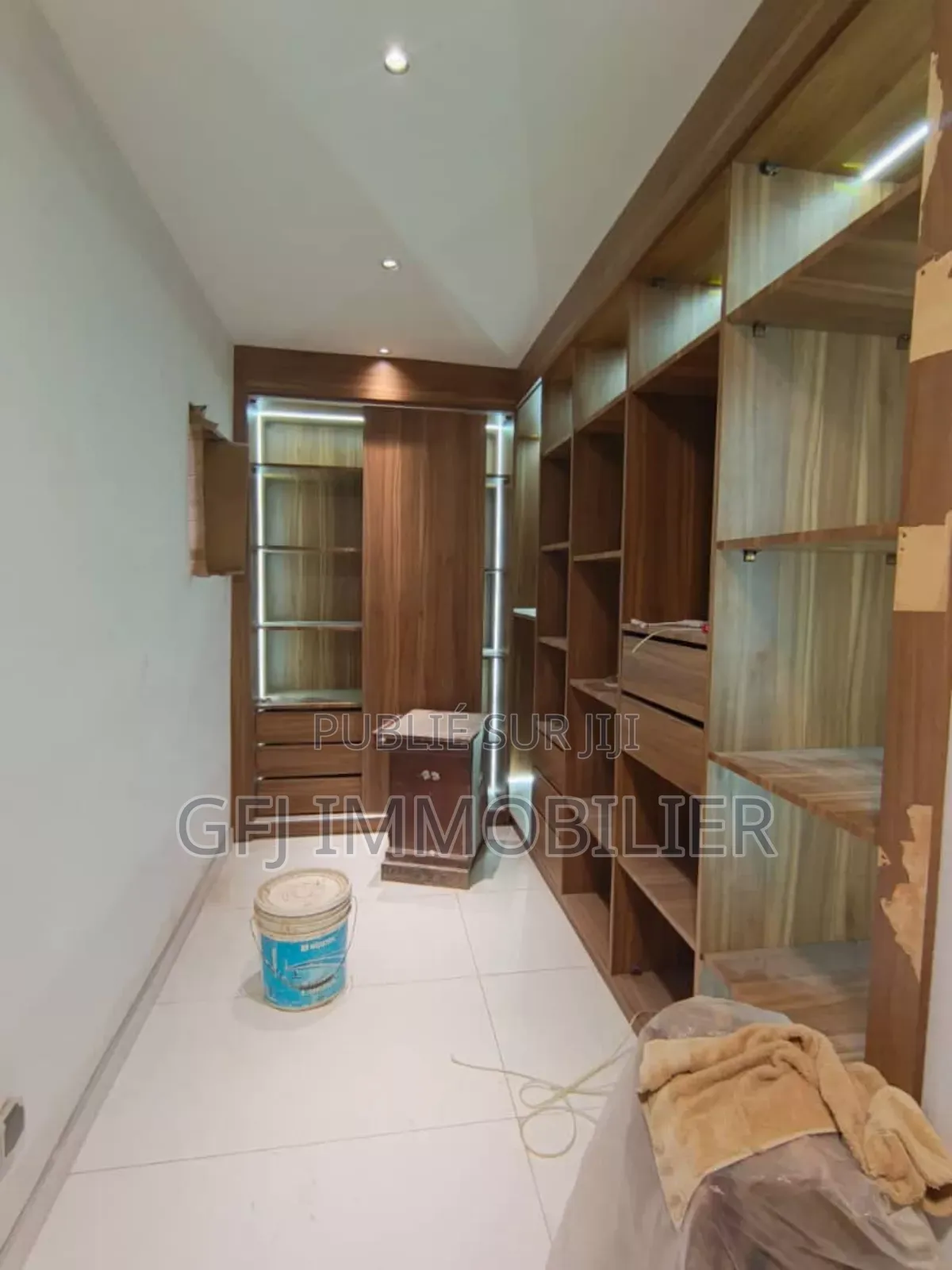 5chbre Duplex dans Francis Gweh, Cocody à Vendre