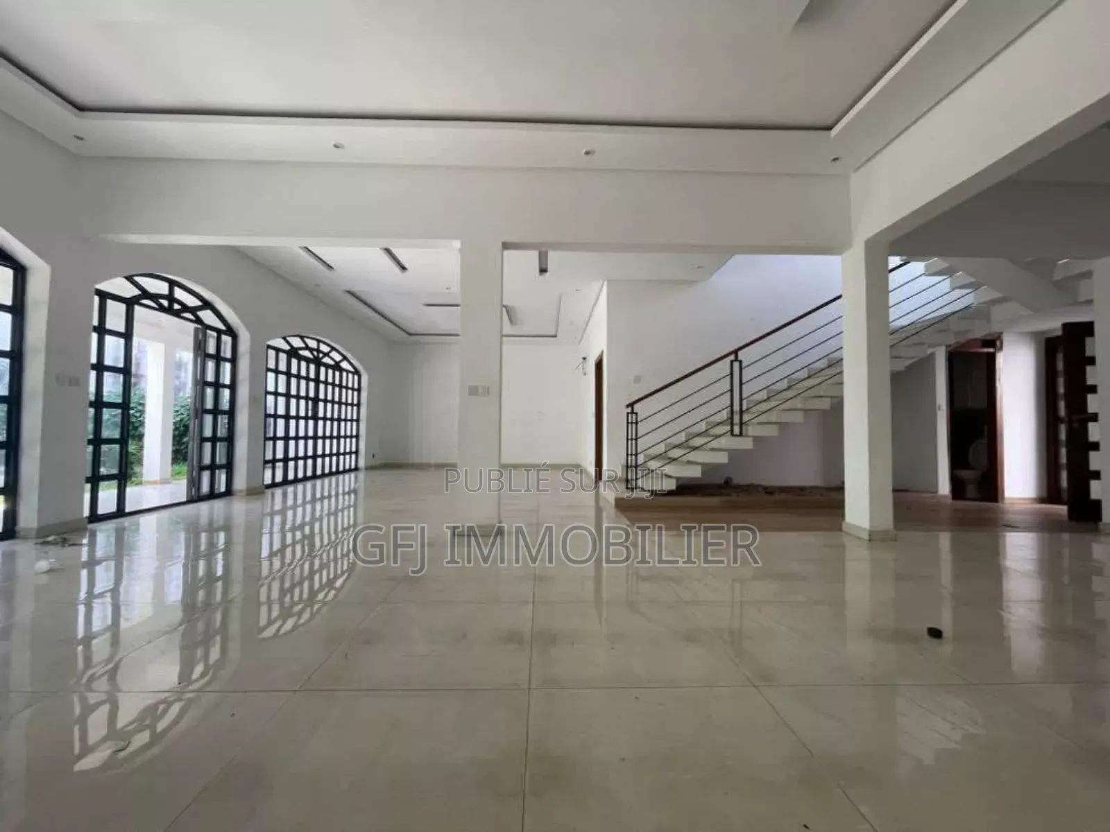 6chbre Duplex dans Francis Gweh, Cocody à Vendre