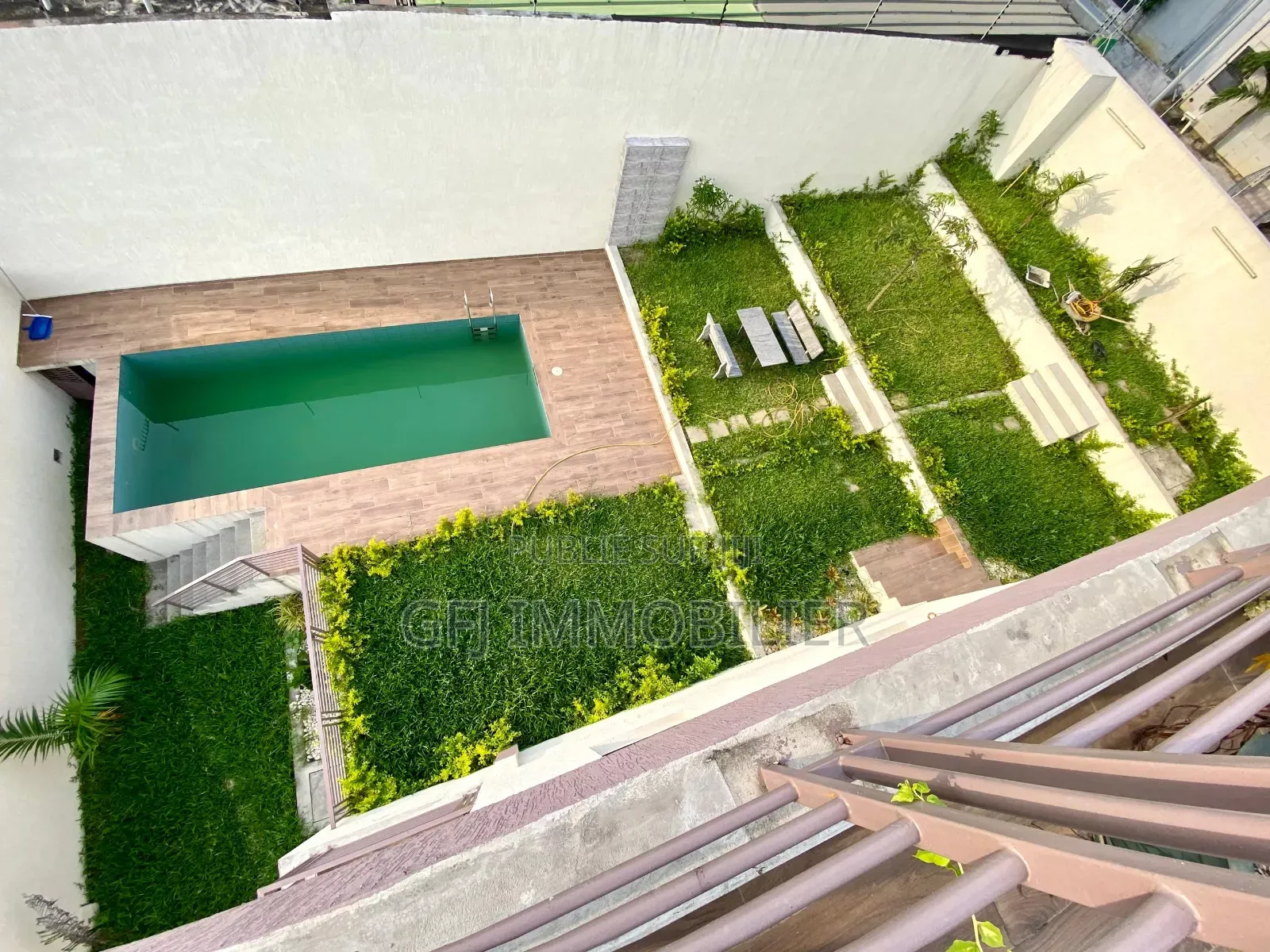 5chbre Duplex dans Francis Gweh, Cocody à Vendre