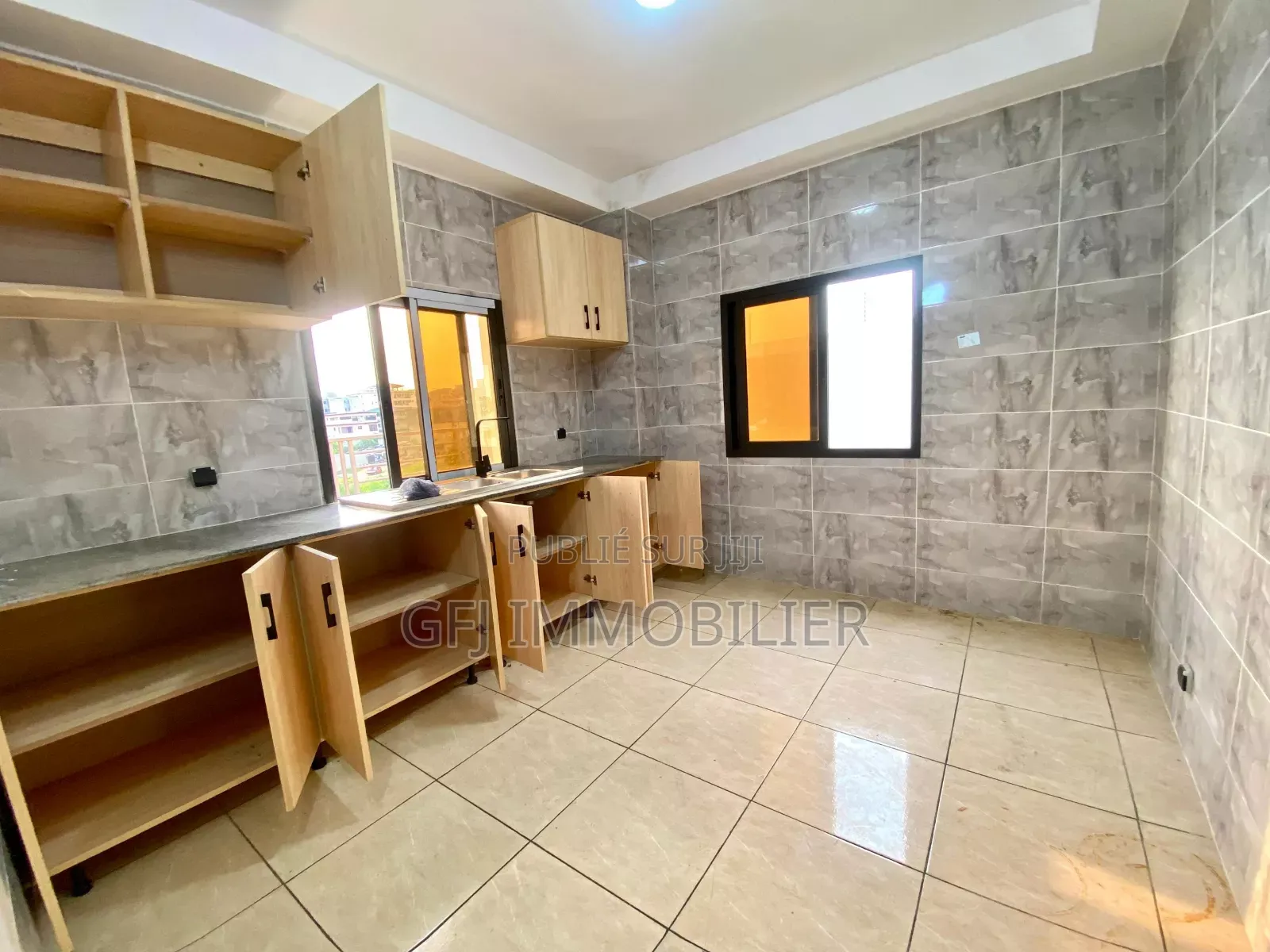 5chbre Duplex dans Francis Gweh, Cocody à Vendre