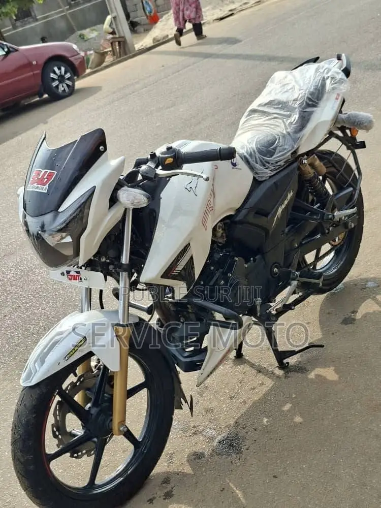 Nouveau TVS Apache 180 RTR 2020 Blanc