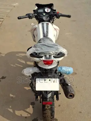 Nouveau TVS Apache 180 RTR 2020 Blanc