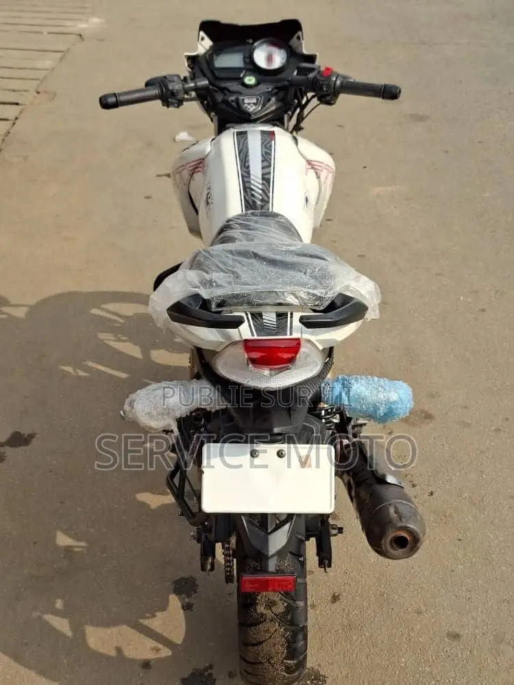 Nouveau TVS Apache 180 RTR 2020 Blanc