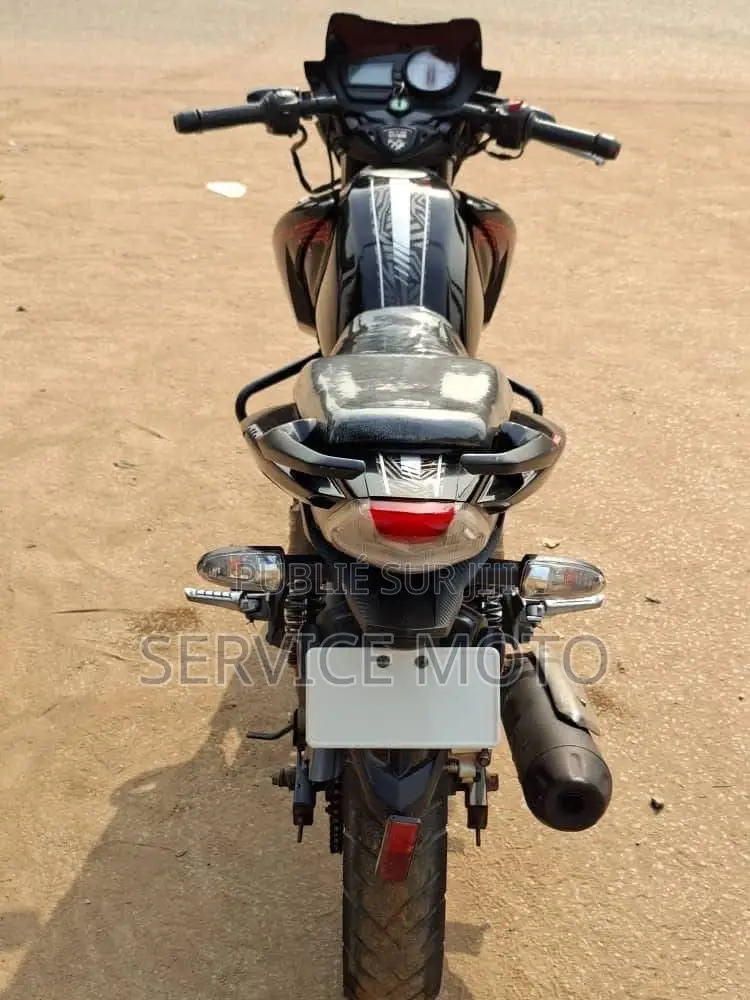 Nouveau TVS Apache 180 RTR 2020 Noir