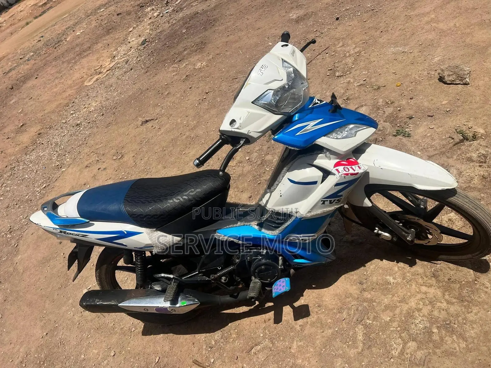 Nouveau TVS Rockz 125 2022 Blanc