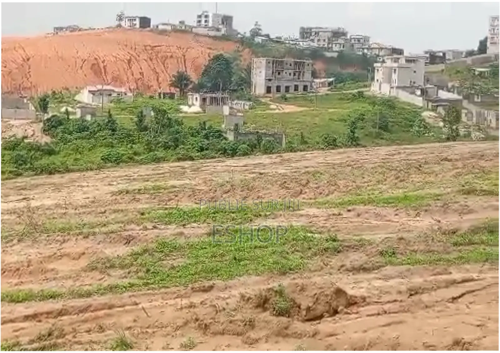 Ilot De 24 Terrains De 300 M2