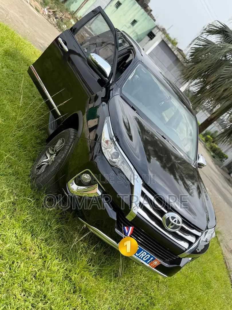 Toyota Fortuner 2019 Noir
