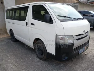 Toyota HiAce 2015 Blanc