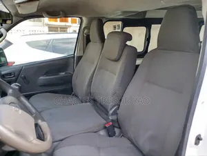 Toyota HiAce 2015 Blanc