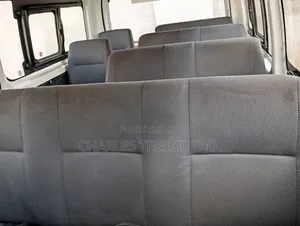 Toyota HiAce 2015 Blanc