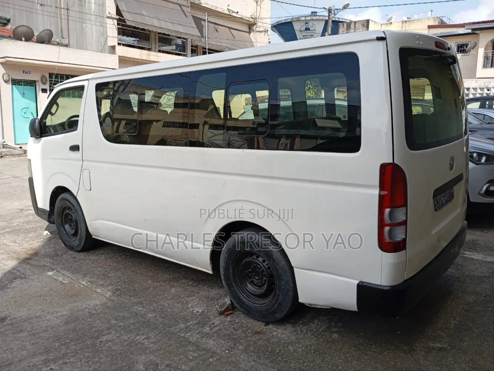 Toyota HiAce 2015 Blanc