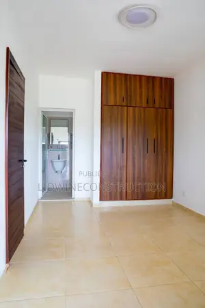 4chbre Duplex dans Adiaké à Vendre