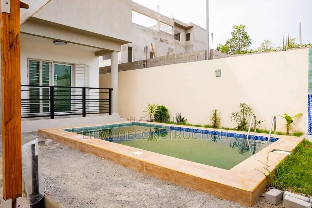 4chbre Duplex dans Adiaké à Vendre