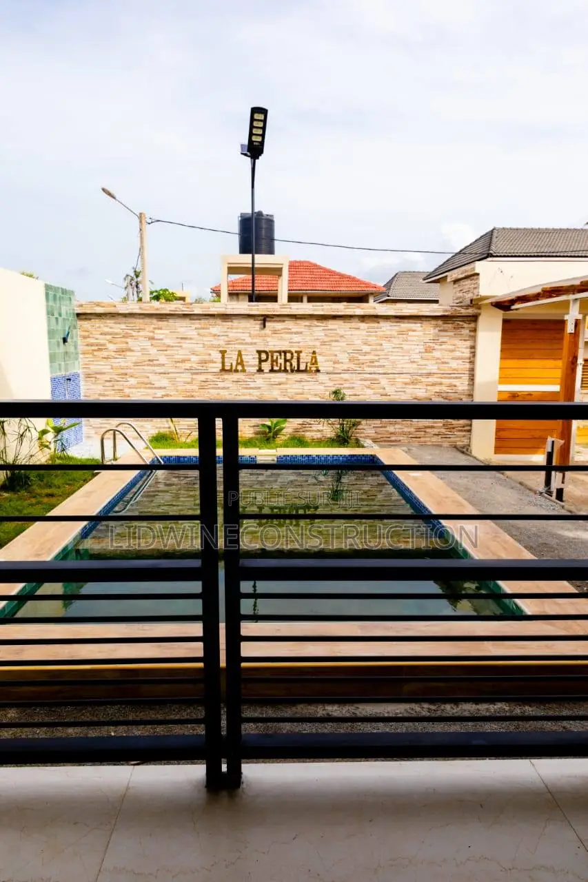 4chbre Duplex dans Adiaké à Vendre