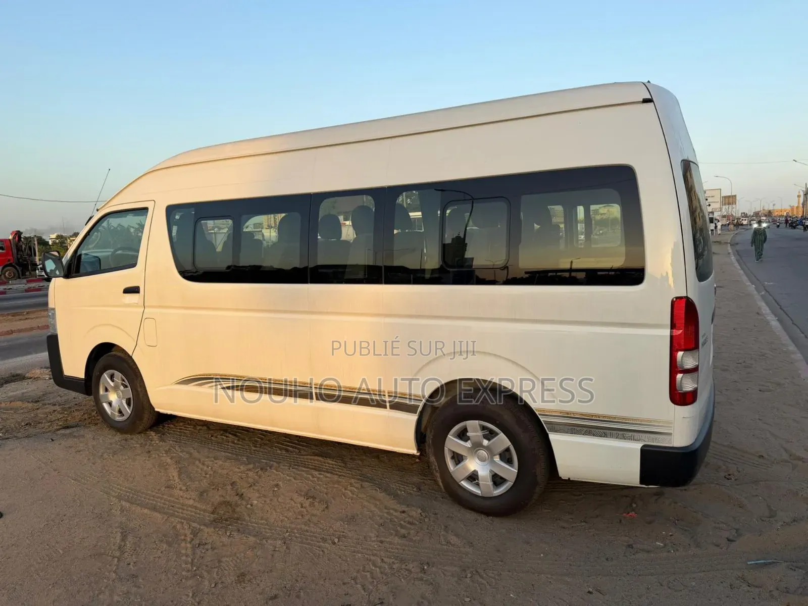 Toyota HiAce 2025 Blanc