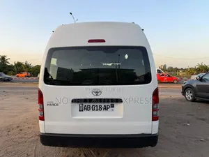 Toyota HiAce 2025 Blanc