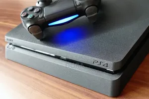 Ps4 Slim Craqué 20 Jeux Installé Ainsi Qu'une Manette