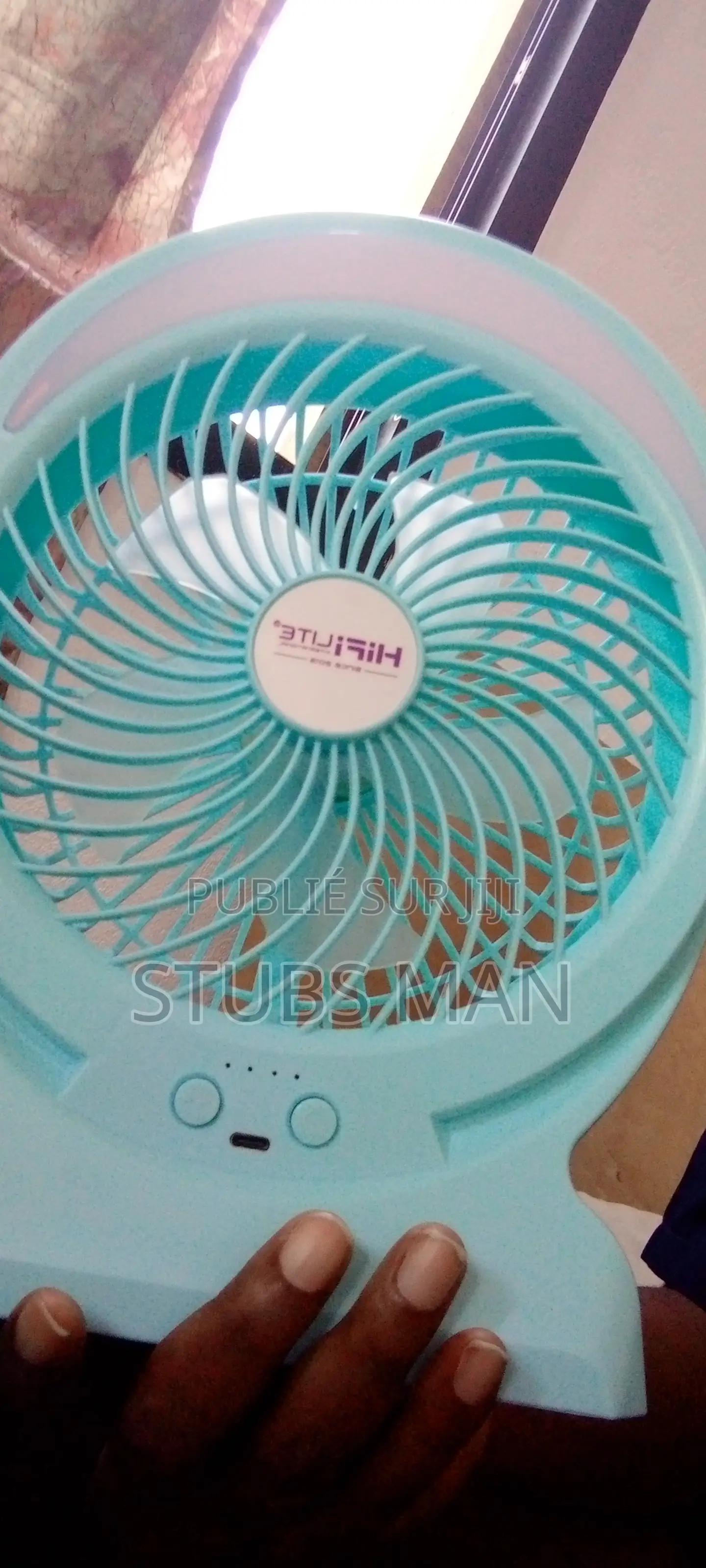 Ventilateur Portable Avec Led Dimmable, 3 Vitesses Et Rechargeable