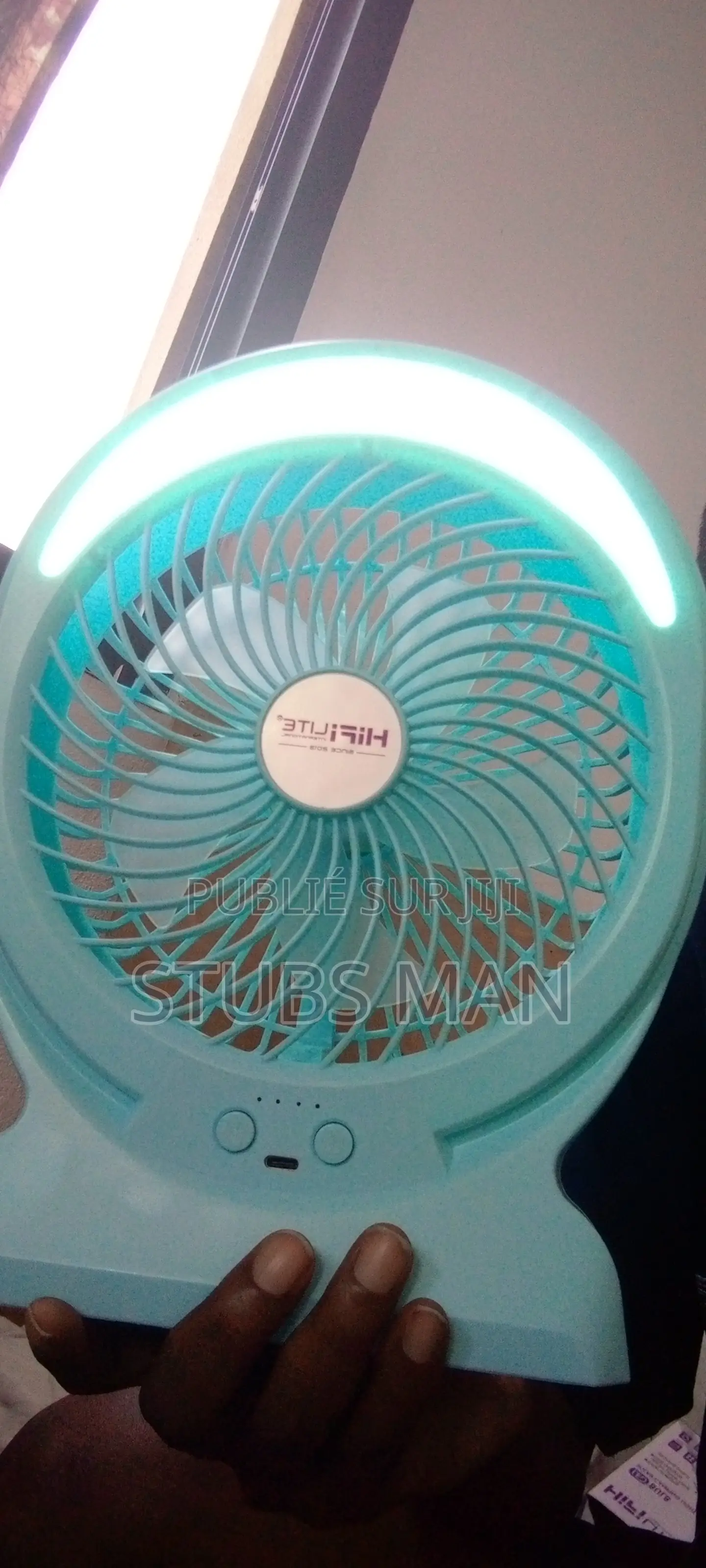 Ventilateur Portable Avec Led Dimmable, 3 Vitesses Et Rechargeable