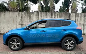 Toyota RAV4 LE AWD 2019 Bleu