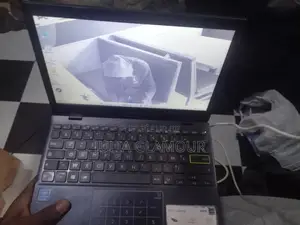 Ordinateur portable Asus E203MA 4GB Intel Core i7 HDD+SSD 128GB