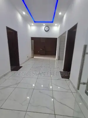 3chbre Villa dans Cocody à Vendre