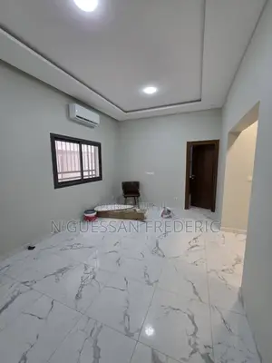 3chbre Villa dans Cocody à Vendre