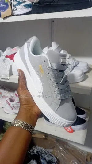 Belle Paire De Puma Suède, Neuve, À Ce Prix C'es Quasiment Offer