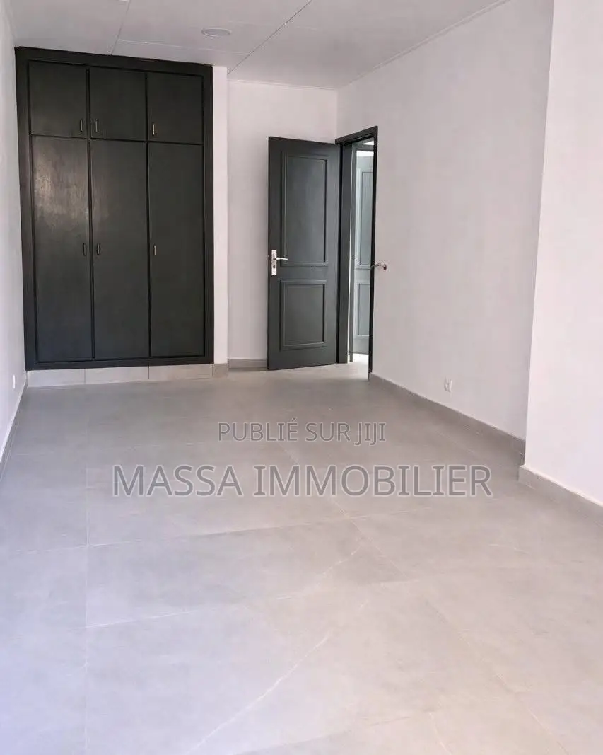 4chbre Villa dans Massa Immobilier, Cocody à Louer